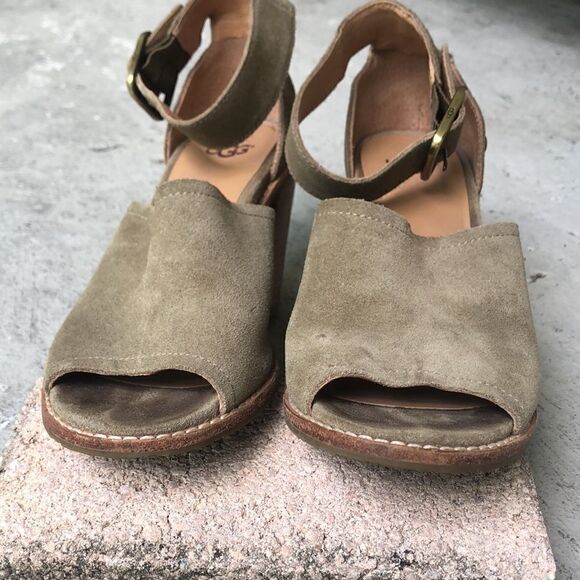 UGG AJA suede heels - Picture 4 of 8